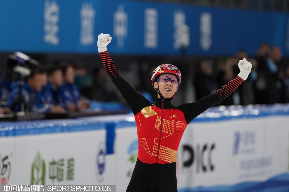 维蒂尼亚是第九位欧冠对英格兰球队戴帽球员，也是葡萄牙首人